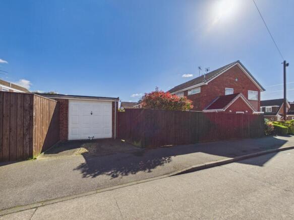 3 bed Semi-Detached for sale Image 2