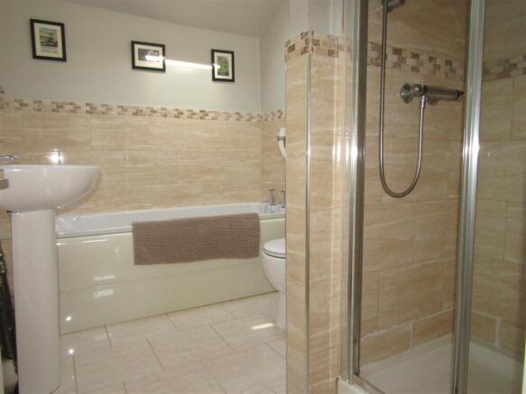 2 bed Apartment to rent Image 9