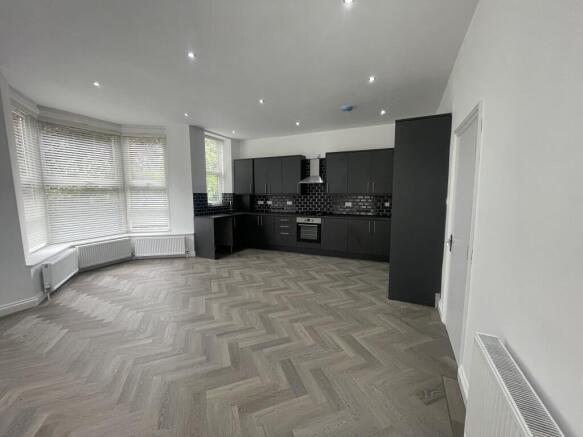 2 bed Apartment to rent Image 5
