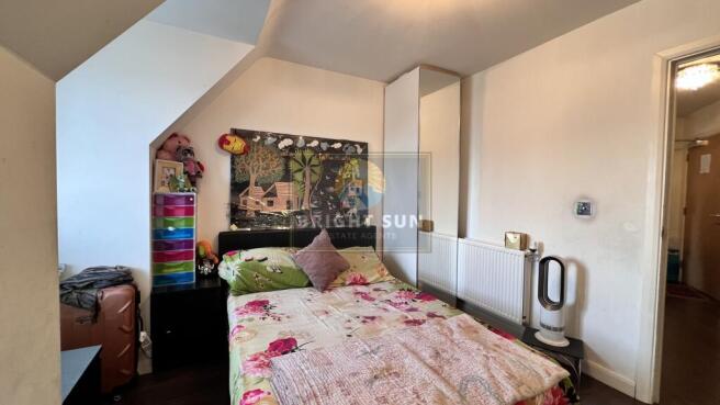 bedroom 2 pic 3.jpeg