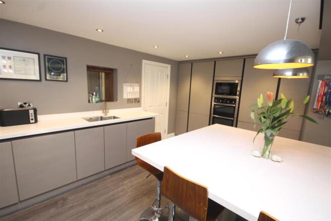 KITCHEN DINER