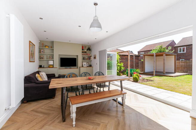 5 bed Detached for sale Image 5