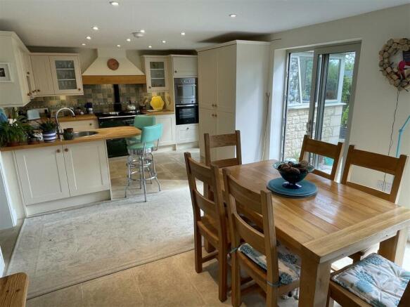 Dining Area.JPG