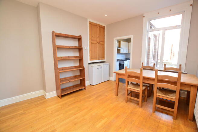 3 bed House to rent Image 4