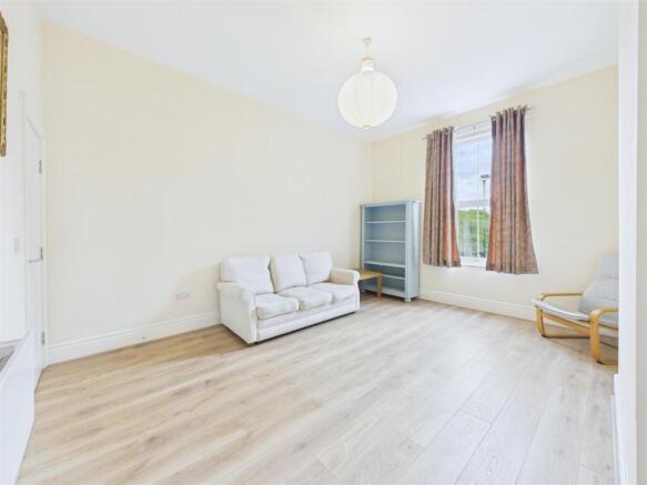 2 bed Duplex to rent Image 8