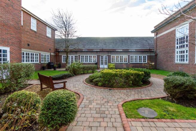 4 Queens Manor Communal Garden 5.jpg