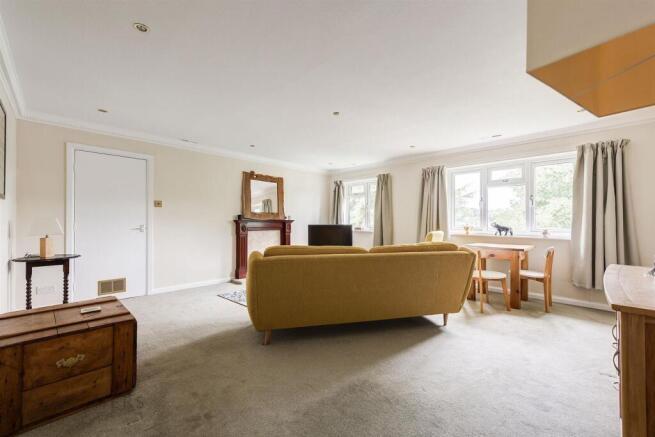 Apt.4,51BotanicalRoad(Interior)-3.jpg