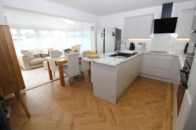 3 bed Bungalow for sale Image 2