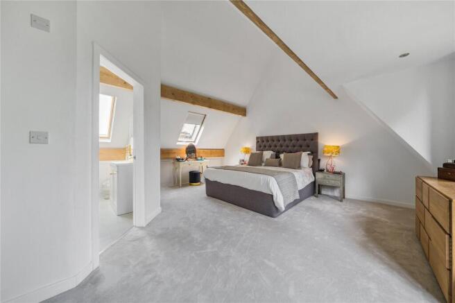 5 bed Detached for sale Image 11