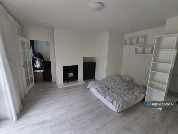 3 bed Terraced to rent Image 5