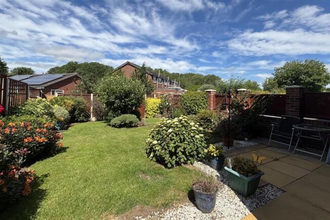 2 bed Semi-Detached for sale Image 12