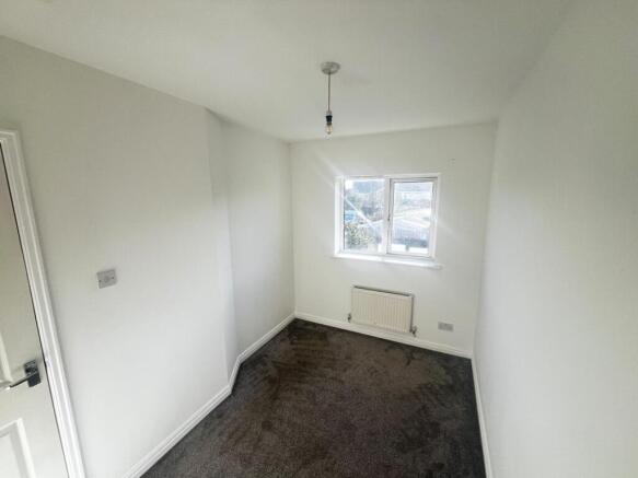 2 bed Terraced to rent Image 6