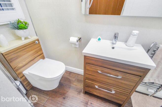 4 bed House for sale Image 8