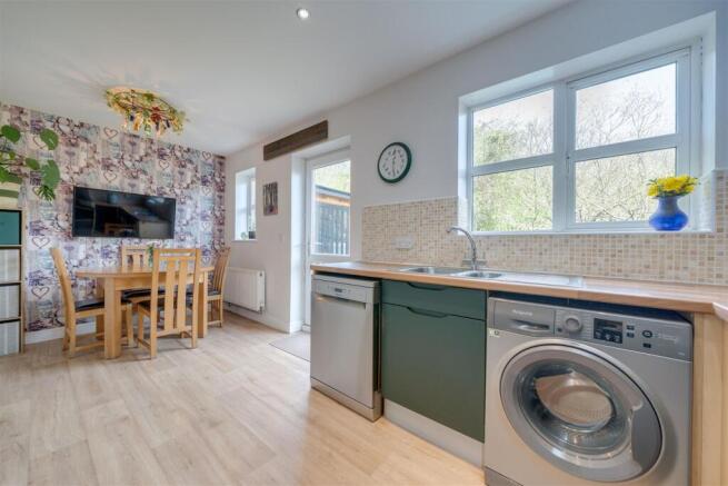 28 Suffolk Rise-5.jpg
