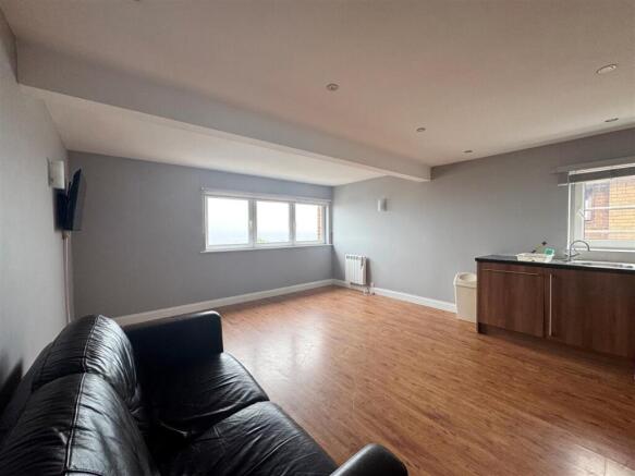 Open Plan Living Room/Kitchen