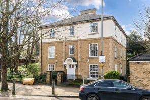1, 28 Dunsford Court, Broomhill Road, London SW18 4JF