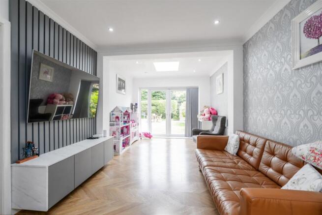 78 Ferndown Road_11.jpg