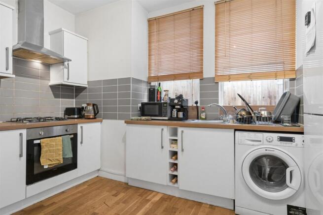 12a Hoyle Road SW17 kitchen 1b.jpg