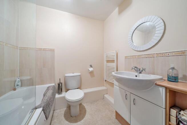 2 bed Flat for sale Image 8