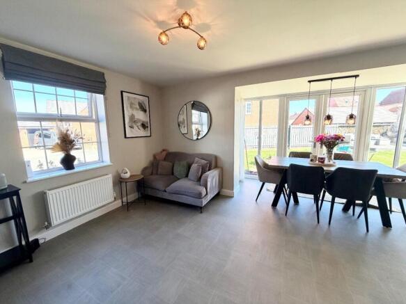 4 bed Detached for sale Image 9