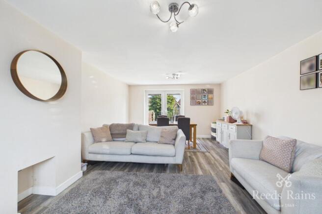 3 bed Semi-Detached for sale Image 4