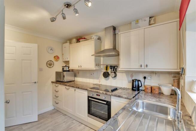 Kitchen 2.jpg