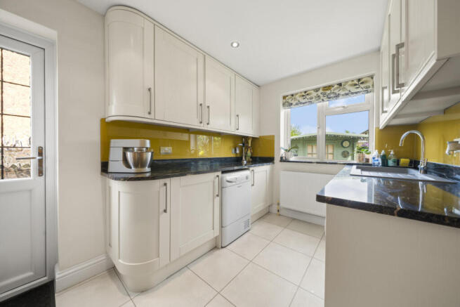 Heathside, Hinchley Wood photo 4