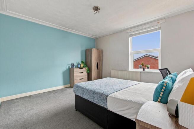 6 bed House to rent Image 6