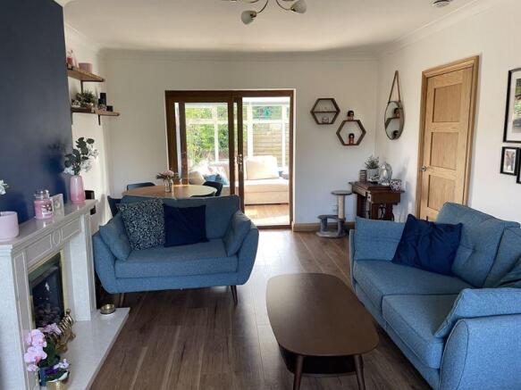 Lounge/Dining ...
