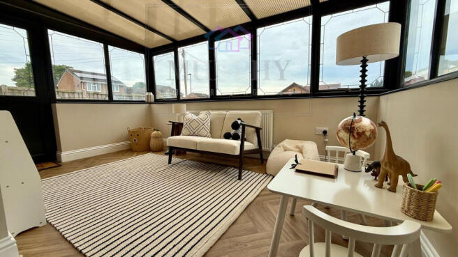 4 bed Bungalow for sale Image 10