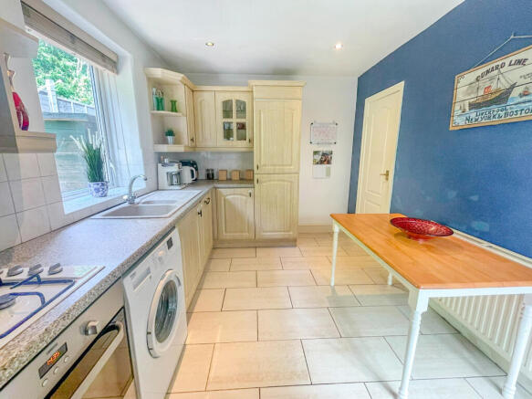 2 bed Semi-Detached for sale Image 5