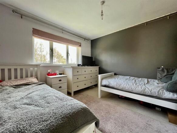 Bed2.jpg