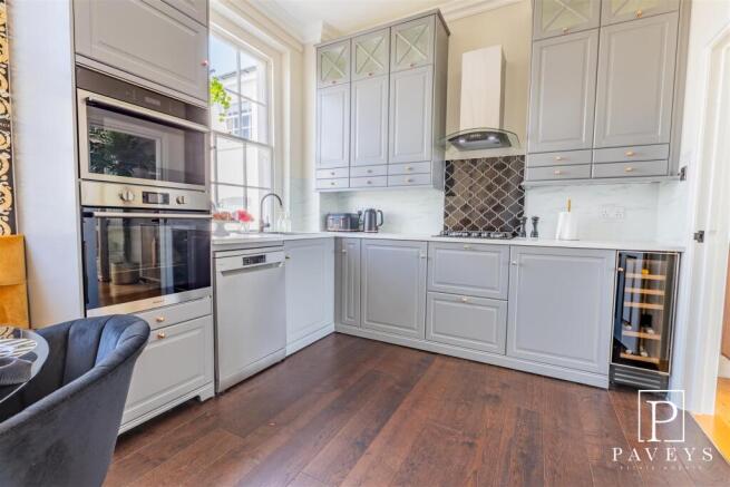 KITCHEN / DINER