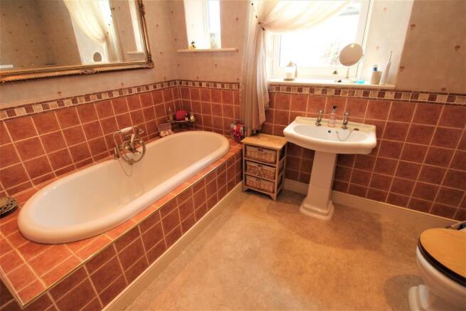 bathroom,.jpg