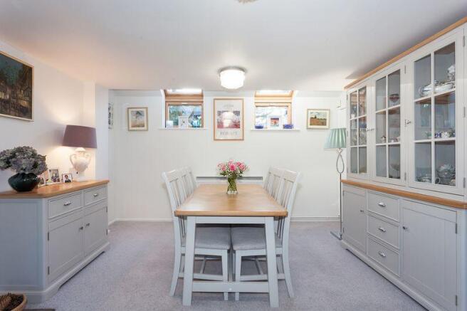 FAMILY DINING ROOM 