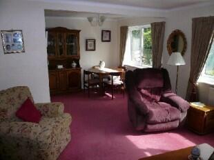 LOUNGE / DINING AREA