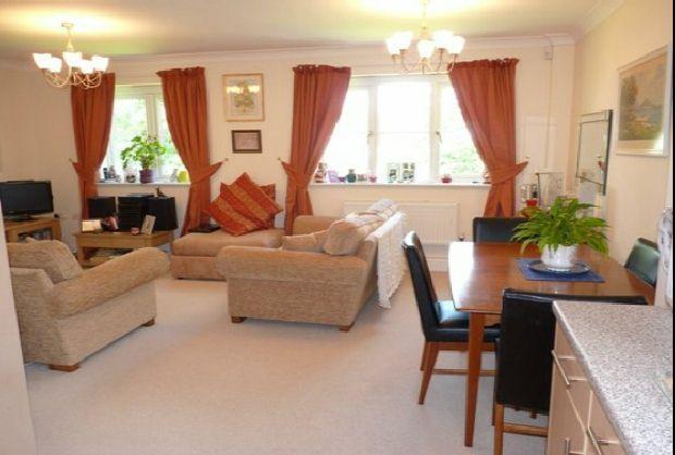 OPEN PLAN LIVING/DIN