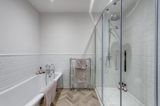 4 bed Detached for sale Image 7