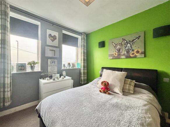 2 bed Semi-Detached for sale Image 11