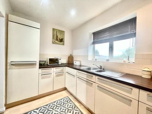 2 bed Apartment for sale Image 4