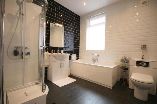 BATHROOM/WC