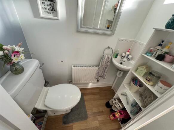 Cloakroom/wc