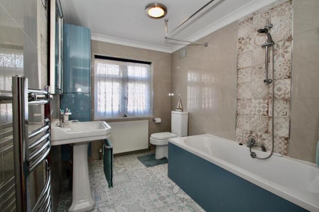 Spacious refitted luxury Bathroom