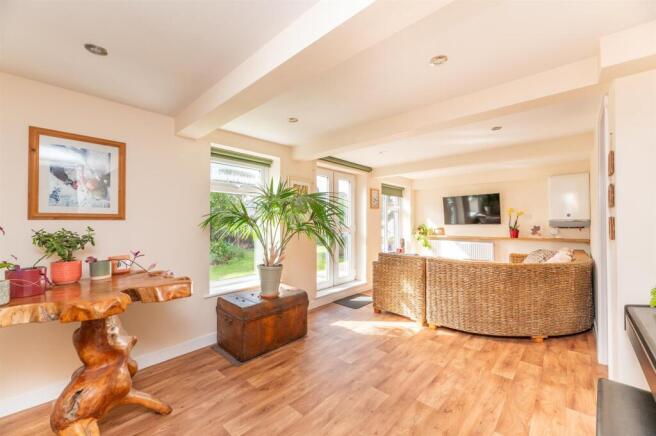 Wrenbeck Close, Otley photo 4