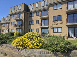 Flat 3, Rose Bank Court, Marine Parade East, Clacton-on-sea CO15 6AD
