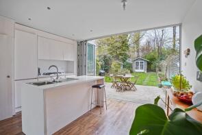 16, Summit Way, Upper Norwood, London SE19 2PU