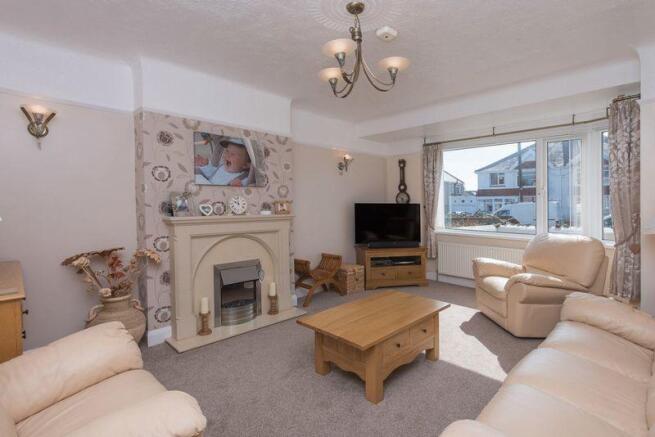 FRONT LOUNGE