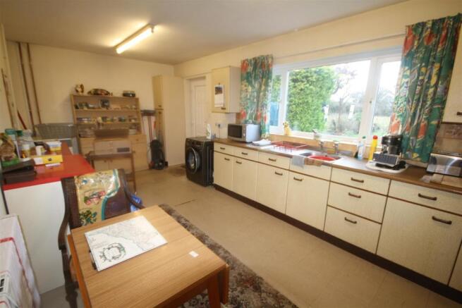KITCHEN/BREAKFAST ROOM