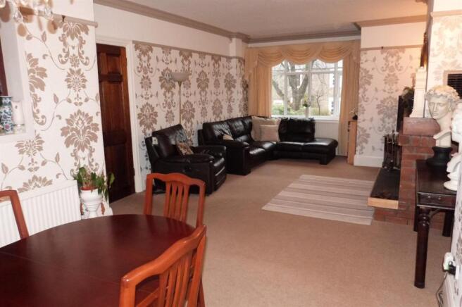 Lounge/Dining Room