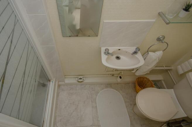 ensuite.jpg